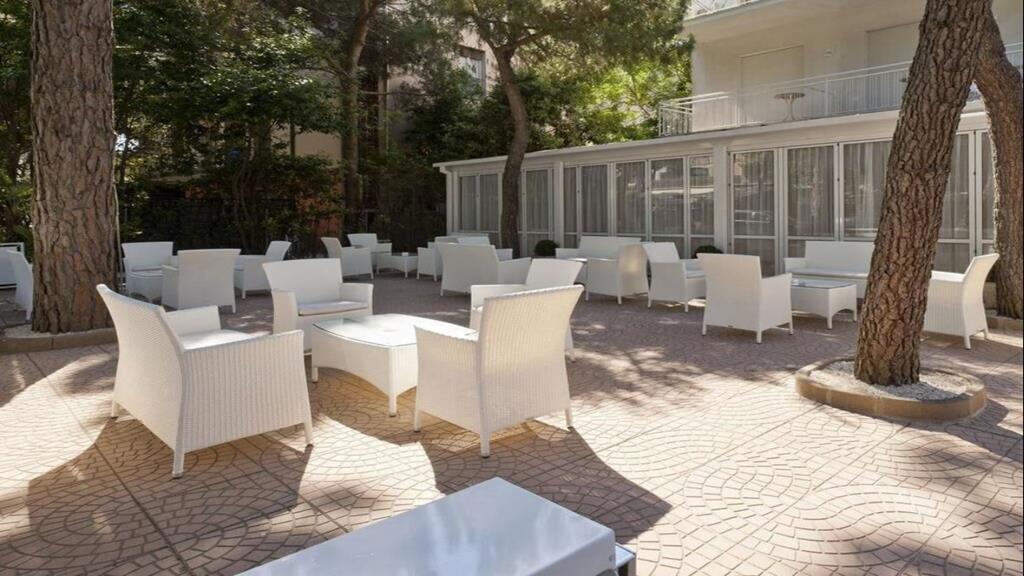 Hotel Gatto Bianco Maarea Milano Marittima Exterior foto