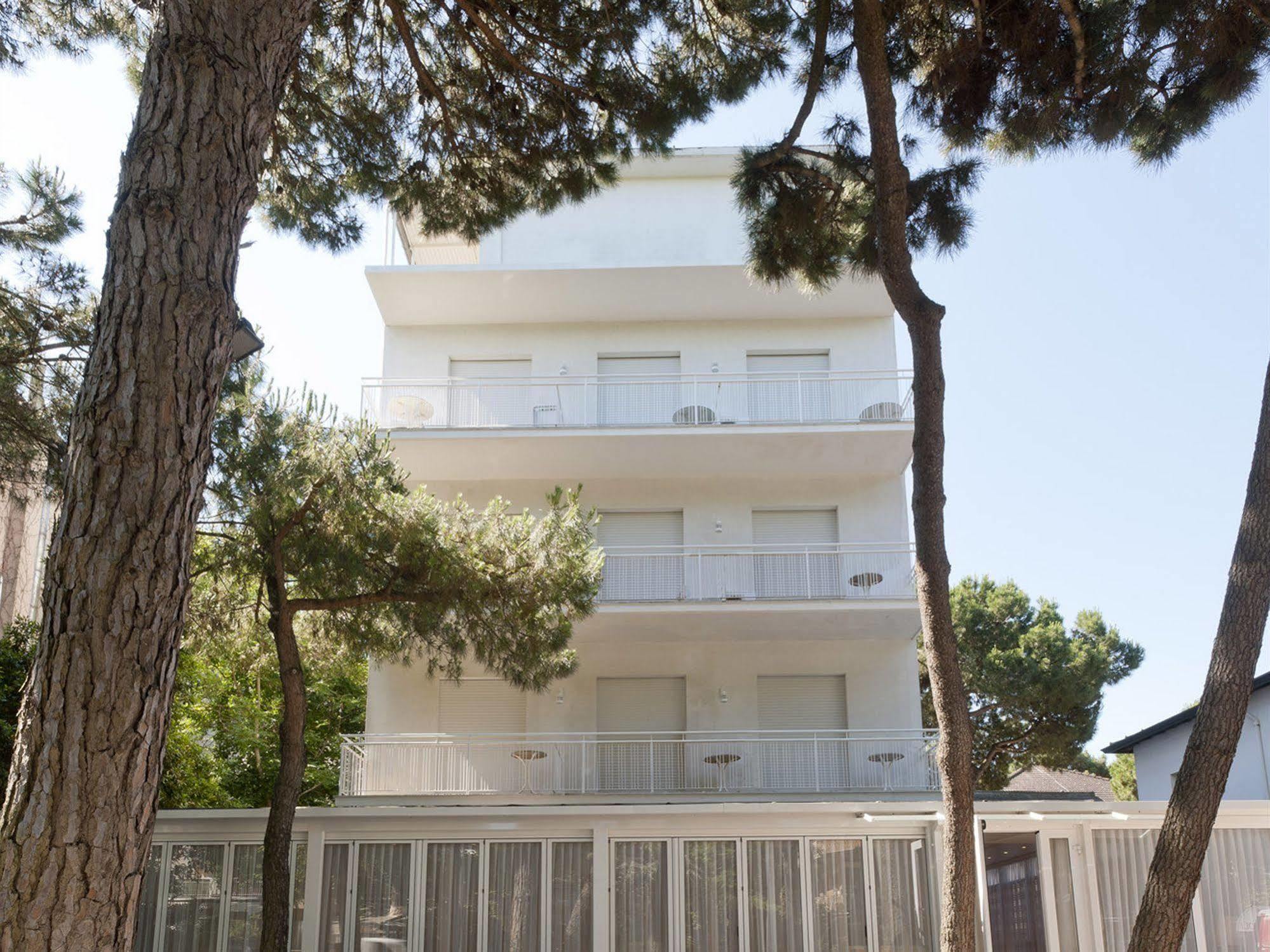 Hotel Gatto Bianco Maarea Milano Marittima Exterior foto